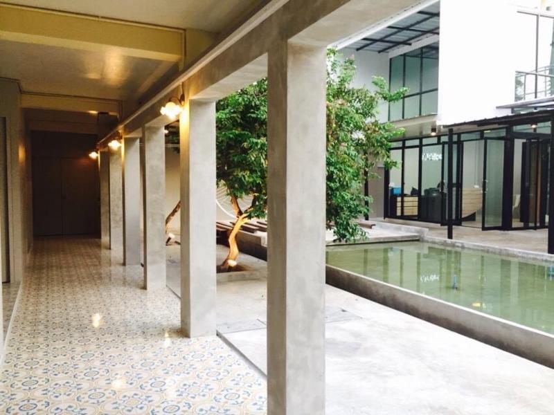 Hotel October Phuket Extérieur photo