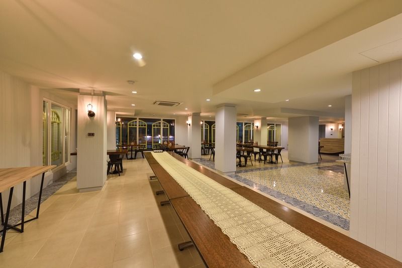 Hotel October Phuket Extérieur photo