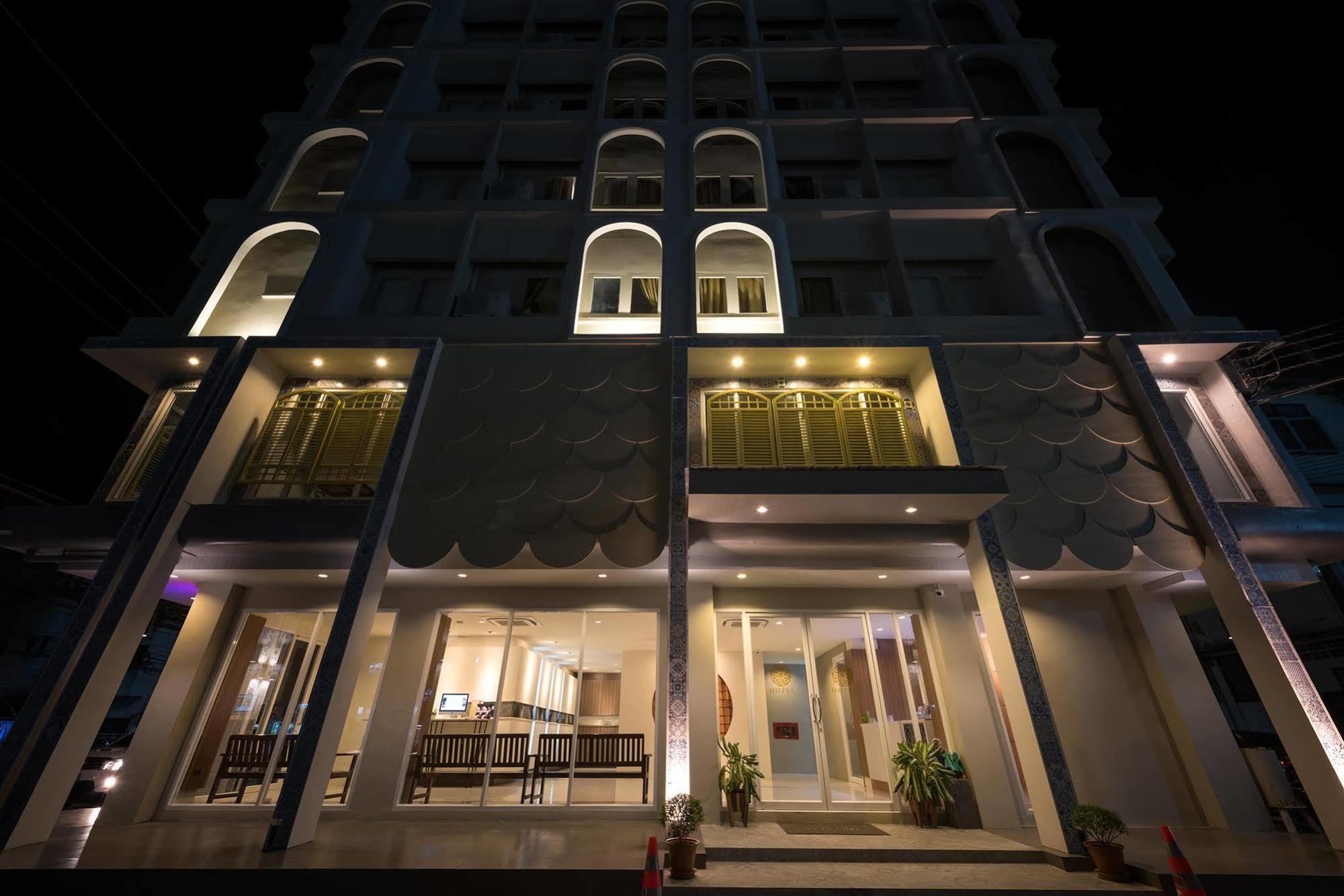 Hotel October Phuket Extérieur photo